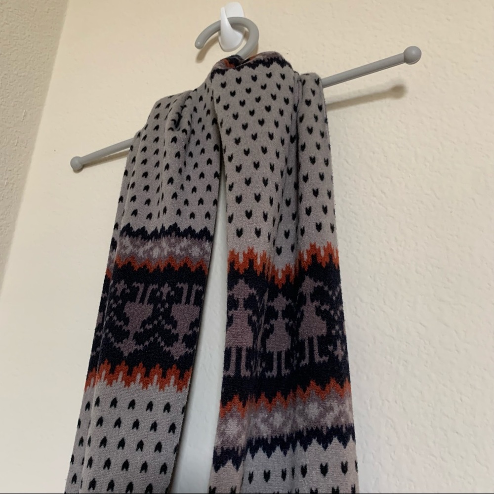 Gray scarf - Picture 3 of 11
